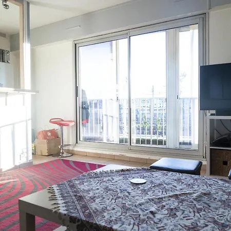 Superb Bright With Balcony Apartamento