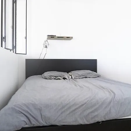 Superb Bright With Balcony Apartament *