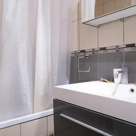 Superb Bright With Balcony Apartament *